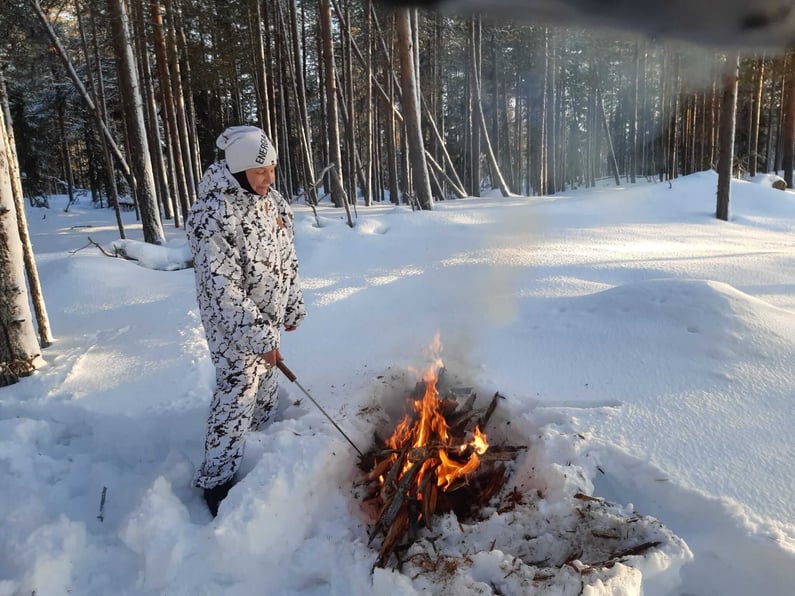 Latvalinnun pyynnissä seurana (1)