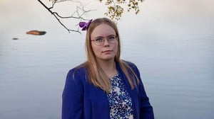 Graafinen suunnittelija Johanna Kyllönen pitää kevytyrittäjyydestä