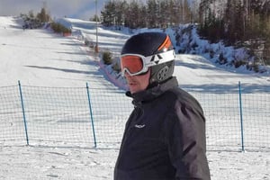 Kevytyrittäjänä toimiva Arto Kiljunen harrastaa vapaa-ajallaan lumilautailua.