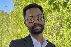 Benjamin Buhendwan kasvokuva suomalaisessa luonnossa.