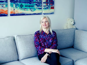 Anne Karvonen hoitaa Omapassa yrittäjäasiakkuuksia