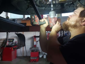 tero lahola poraa autoa
